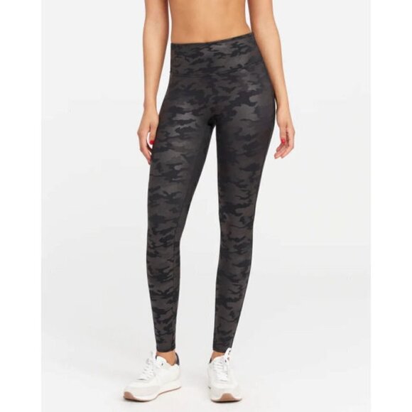 NEW Spanx MATTE Black CAMO Pull On SP LEGGINGS Stretch HIGH WAIST Faux Leather - Picture 1 of 10